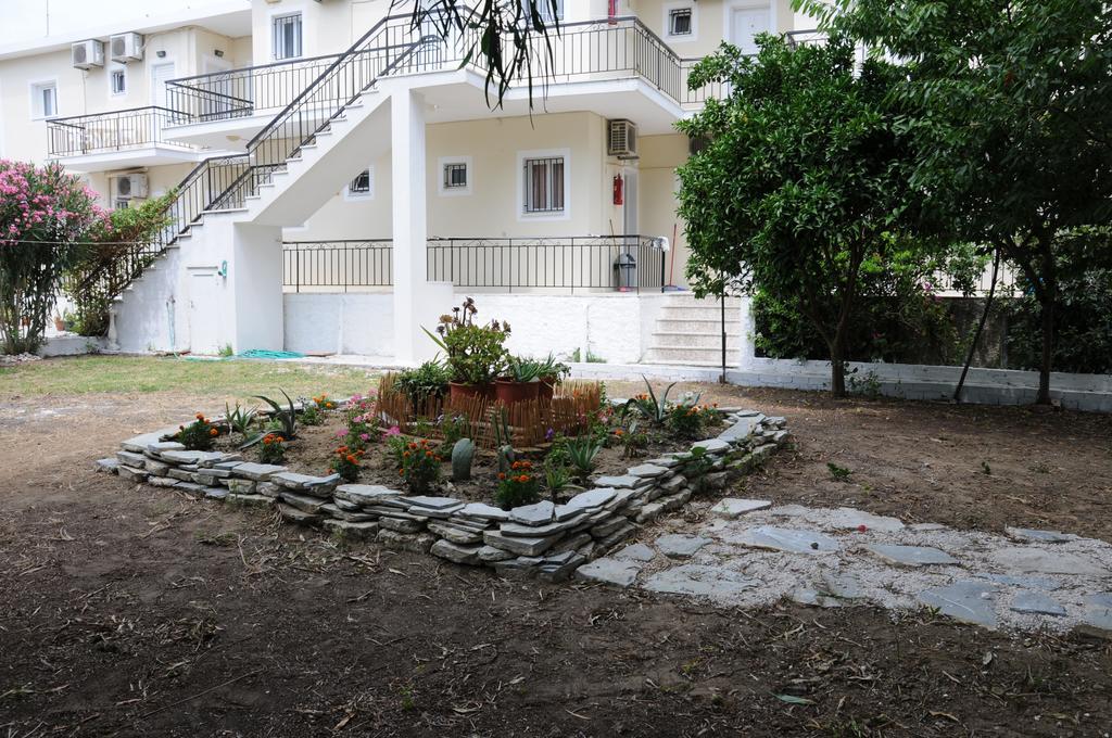 Vicky'S Garden Apartment Kalamaki  Exterior photo