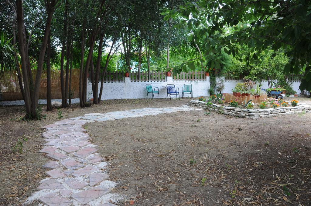 Vicky'S Garden Apartment Kalamaki  Exterior photo
