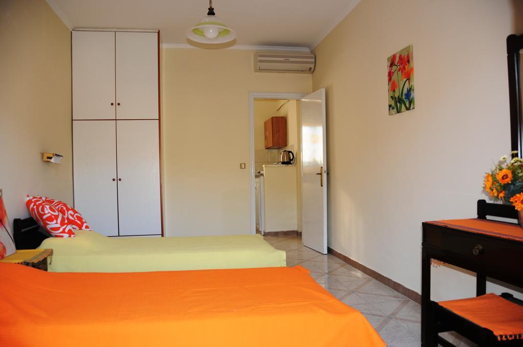 Vicky'S Garden Apartment Kalamaki  Exterior photo