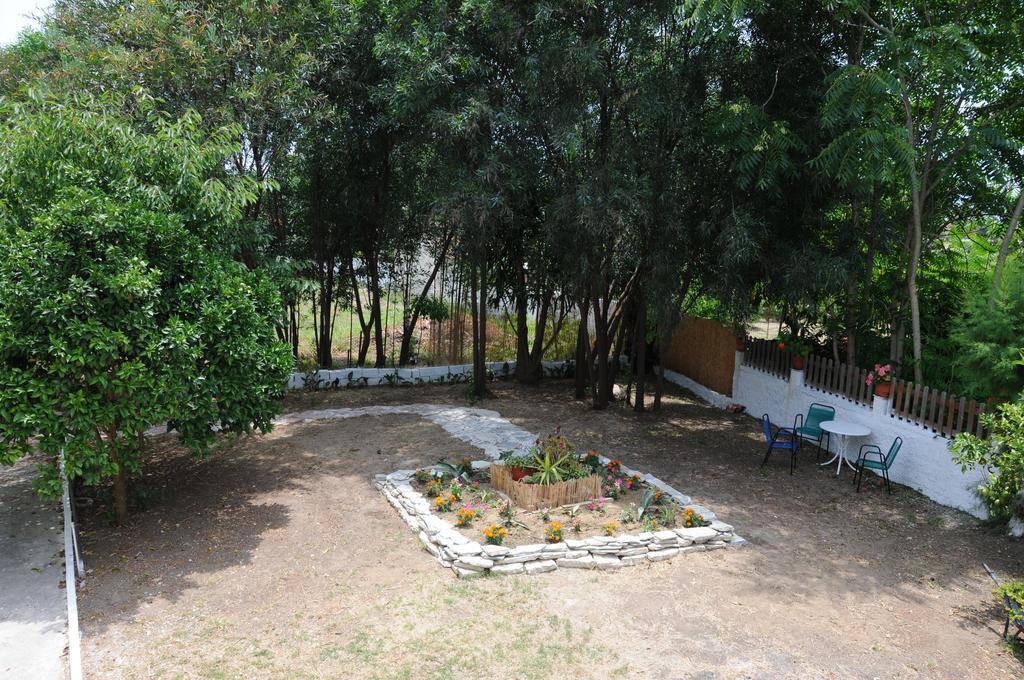 Vicky'S Garden Apartment Kalamaki  Exterior photo