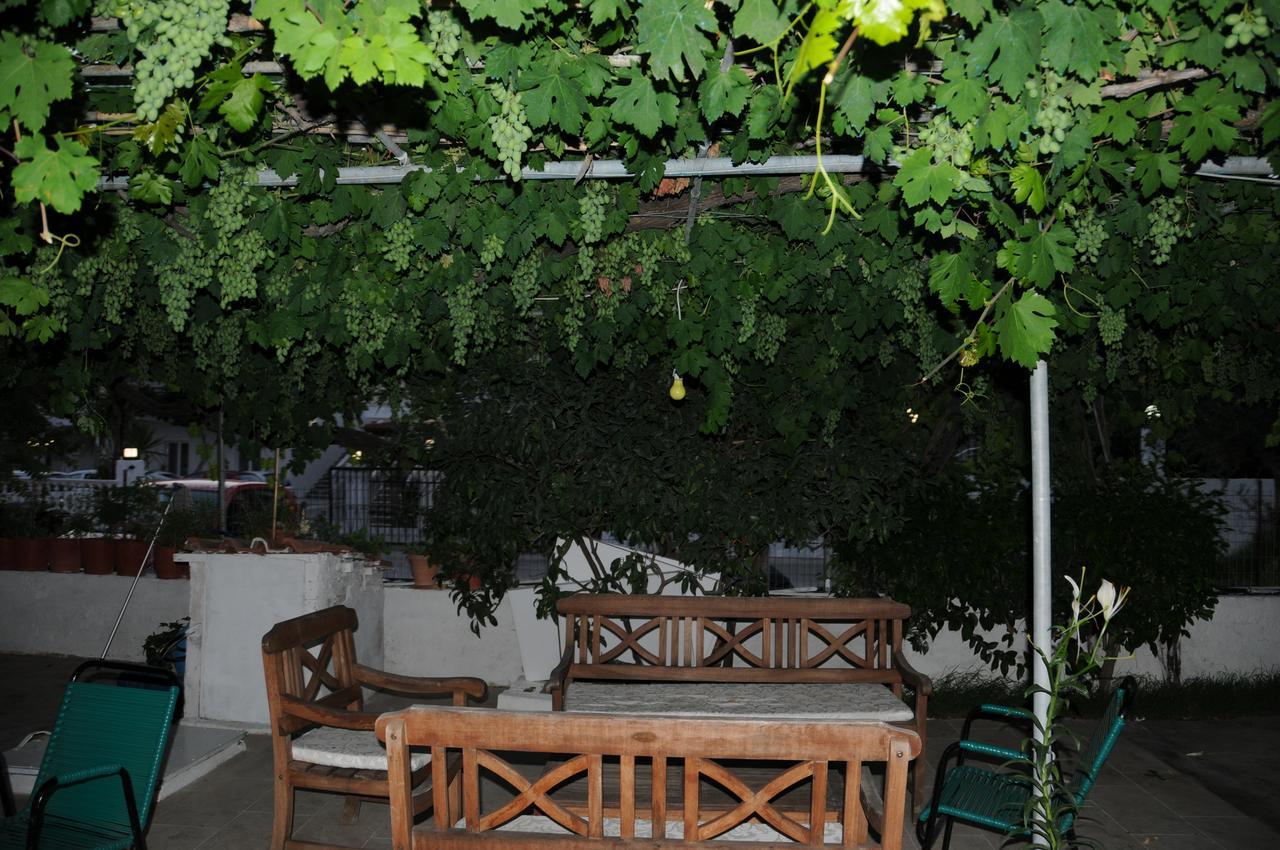 Vicky'S Garden Apartment Kalamaki  Exterior photo